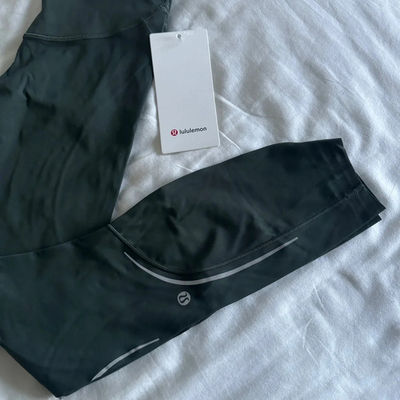 🆕 Lululemon Base Pace HR Reflective Tight 25” Smoked Spruce - Picture 4 of 11